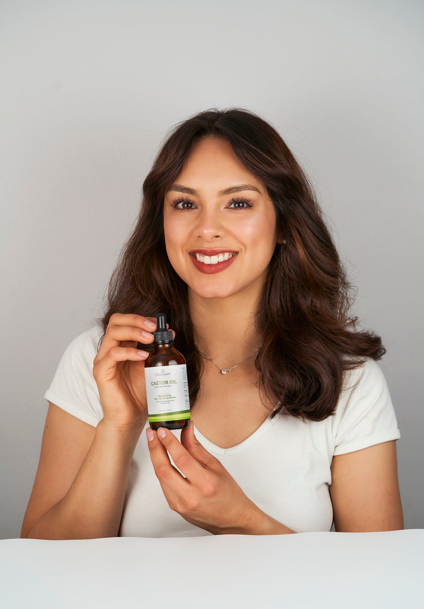 Castor Oil 100% Pure & Natural | Cold Pressed & Hexane-Free | Eyelash, Eyebrow & Hair Growth Serum |Free Kit 2 Pre-Filled Eyelash & Brow Brushes | 4 fl oz (118 ml) Glass Bottle.