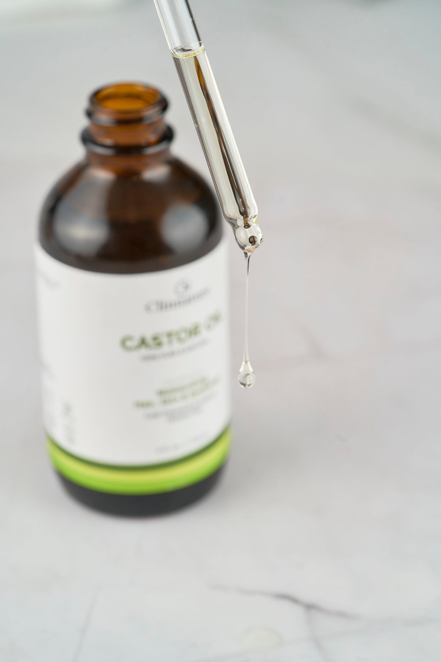 Castor Oil 100% Pure & Natural | Cold Pressed & Hexane-Free | Eyelash, Eyebrow & Hair Growth Serum |Free Kit 2 Pre-Filled Eyelash & Brow Brushes | 4 fl oz (118 ml) Glass Bottle.